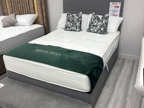 Grosvenor 4'6 4 Drawer Divan Set with Strutted Headboard